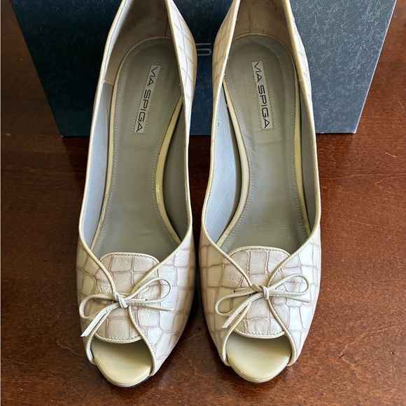 Via Spiga Shoes - Via Spiga Quill Chalk Crocodile 4” Stiletto Heels Sz 9.5M